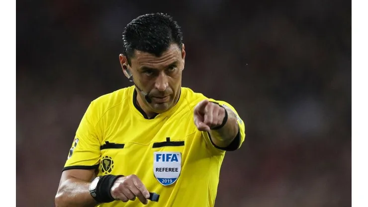 Que no pase nada raro: árbitro confirmado para la final entre Brasil y Perú