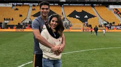 Foto de Raúl Jiménez y su mujer.