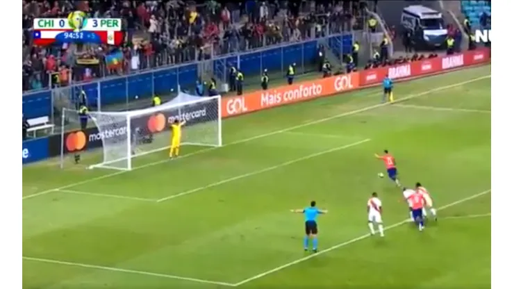 Perú ganaba 3-0, Vargas quiso hacer un panenka ¡y Gallese lo humilló!