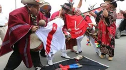 Brujos y chamanes lanzan conjuros para que la Bicolor supere a Chile en la Copa América