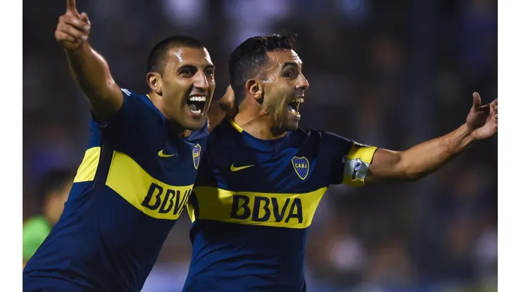 Ramón Ábila y Carlos Tevez (Foto: Getty)