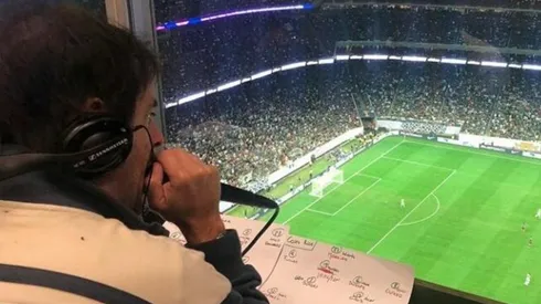 Mariano Closs, durante la transmisión de México-Costa Rica, en Houston.