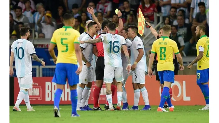 Una locura que no lo haya cobrado el VAR: la cámara que mejor mostró el penal a Agüero