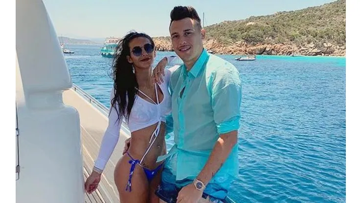 Mientras le daba un beso a su mujer, Ocampos puso las manos "ahí abajo" y ella subió la foto