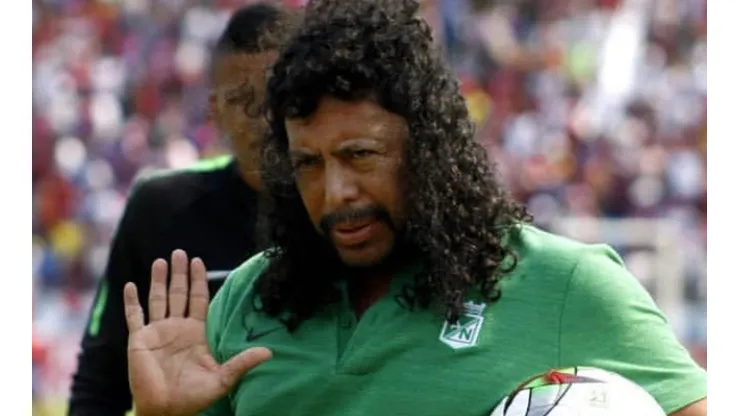René Higuita, entrenador de arqueros en Atlético Nacional.