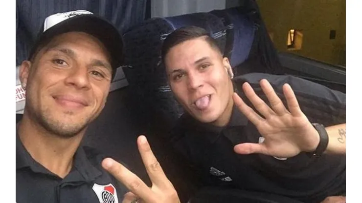 Enzo Pérez metió foto con varios jugadores de River, pero todos hablan del look de Quintero
