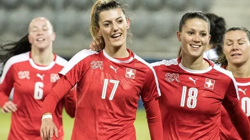 Florijana Ismaili con su seleccionado.