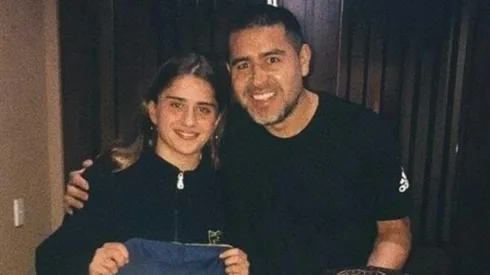 Gigante: fue hasta la casa de Riquelme para darle un regalo de cumpleaños y él entendió todo