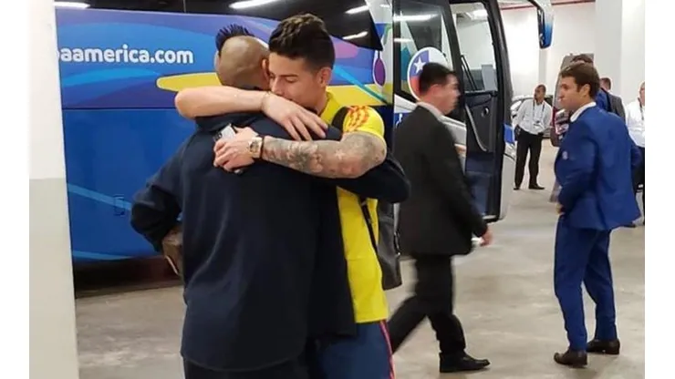 Muy emotivo: Arturo Vidal le dedicó un posteo a James Rodríguez y él le contestó