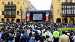 A la distancia los hinchas de la Bicolor siguen alentando al equipo de Gareca