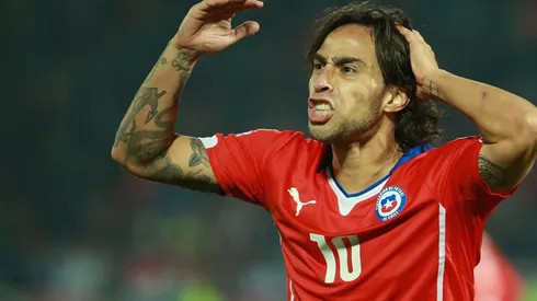 Valdivia y un mensaje en las redes sociales.