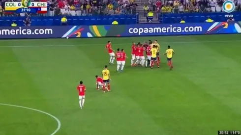 El tumulto en medio del partido.