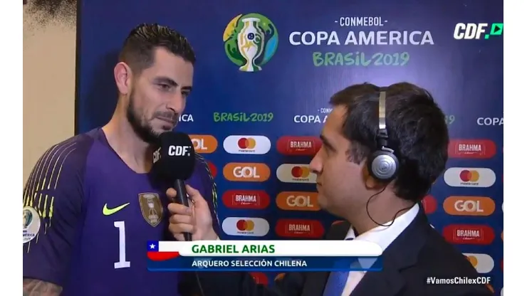 Arias se emocionó en plena entrevista.