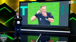 Foto del periodista hablando en su programa.