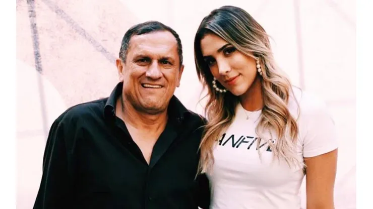 ¡Vamos, Don Hernán! El papá de David y Daniela Ospina ya está listo para ver Colombia-Chile