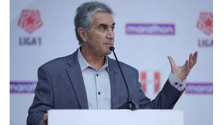 Juan Carlos Oblitas lo tiró muy confiado: "Estamos a dos partidos de la gloria"