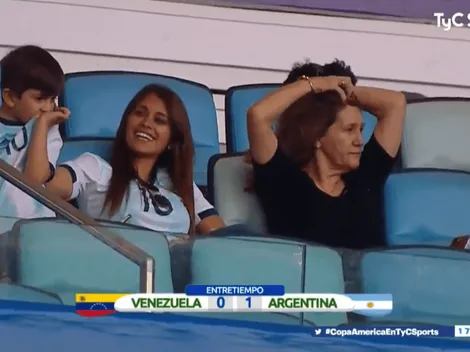 Empieza a sentir los colores: Thiago Messi no paró de besarse el escudo de la Selección Argentina