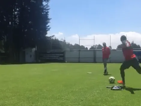 Un maestro: Felipe Pardo colgó del ángulo dos tiros libres seguidos en el entrenamiento del Toluca