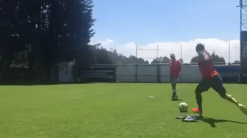 Un maestro: Felipe Pardo colgó del ángulo dos tiros libres seguidos en el entrenamiento del Toluca