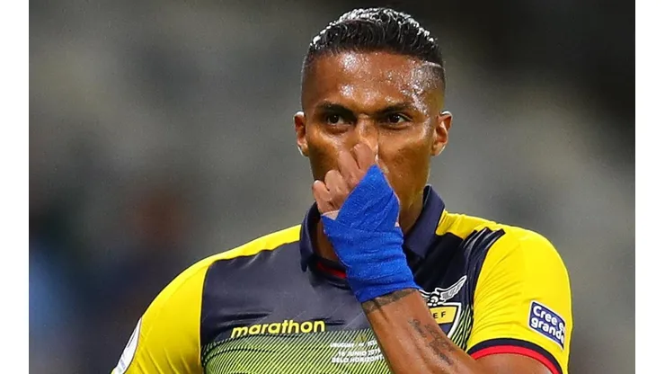 Oficial: Antonio Valencia es jugador de Liga Deportiva Universitaria de Quito