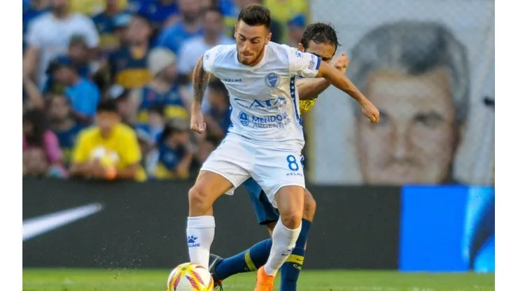 Angel González jugando en La Bombonera.