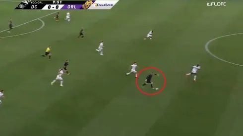 Desde ahí le pegó el Wayne Rooney.