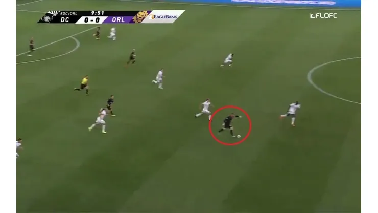 Desde ahí le pegó el Wayne Rooney.