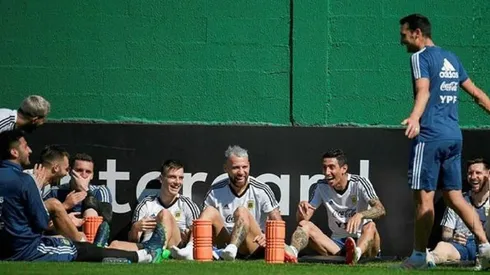 La historia detrás de las risas en las fotos sacadas durante el entrenamiento de Argentina