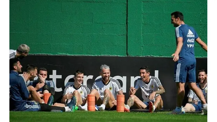 La historia detrás de las risas en las fotos sacadas durante el entrenamiento de Argentina