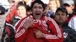 Diario Olé encontró al hincha de River protagonista de una de las fotos más famosas del descenso