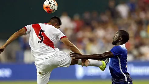 El defensor jugó la Copa América de Chile 2015.