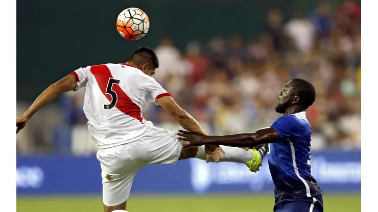 El defensor jugó la Copa América de Chile 2015.