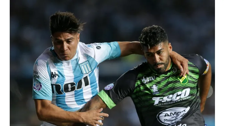 Alexander Barboza con la camiseta de Defensa y Justicia.
