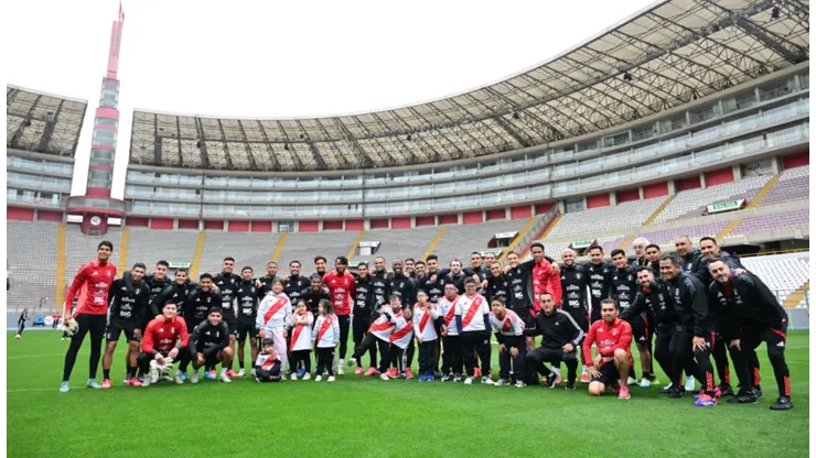 Once titular de la Selección Peruana para jugar con Uruguay
