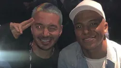 J Balvin junto con Kylian Mbappé.