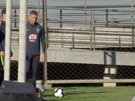 ¡Irreal! En el entrenamiento de Brasil, Richarlison metió un gol olímpico de tres dedos