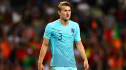 Matthijs de Ligt jugando para el seleccionado holandés.