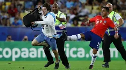 Reinaldo Rueda lanzó más leña al debate y defendió a Jara por su patada al hincha