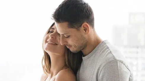 Hermosos: la novia de Chicharito y una foto muy tierna junto a su bebé