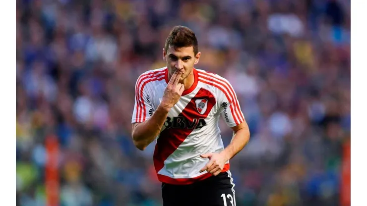 Alario se puso la gorra más River que tenía y volvió locos a varios excompañeros