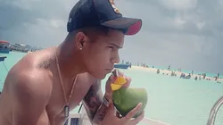 Las vacaciones de Cucho Hernández en Modo Cristiano Ronaldo