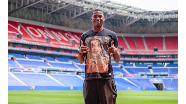 Don Ramón dijo presente en la presentación del nuevo fichaje del Lyon francés