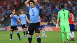Un loco lindo: Luis Suárez pidió una mano adentro del área ¡del arquero de Chile!