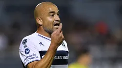 Santiago Silva con la camiseta de Gimnasia.