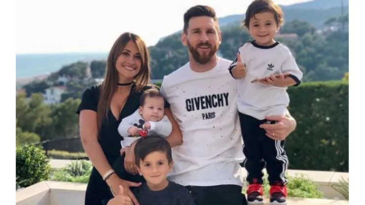Lionel Messi junto a su familia.