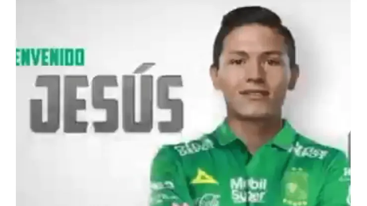 Trolleos épicos a León en Twitter por la extraña presentación de Godínez