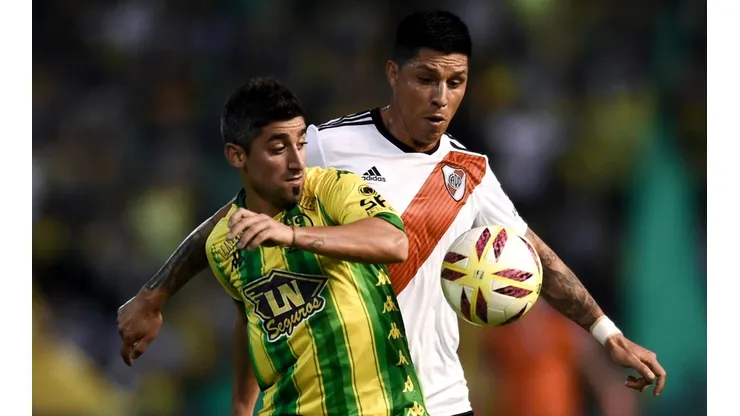Matías Pisano en un partido ante River Plate.