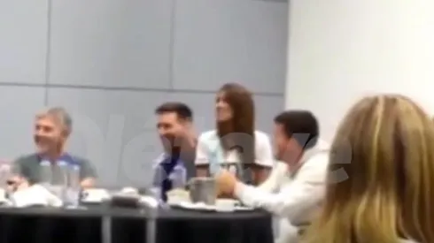 Con Antonela sentada encima: se filtró un video del festejo íntimo de Messi en la concentración