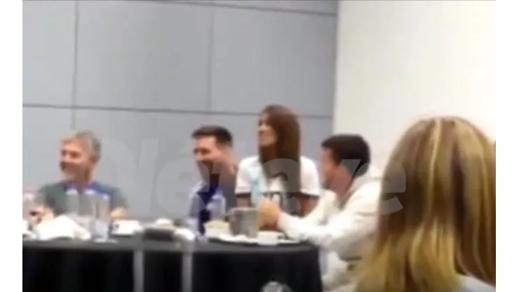Con Antonela sentada encima: se filtró un video del festejo íntimo de Messi en la concentración