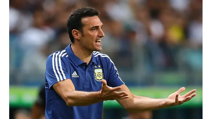 Lionel Scaloni durante el partido ante Qatar.